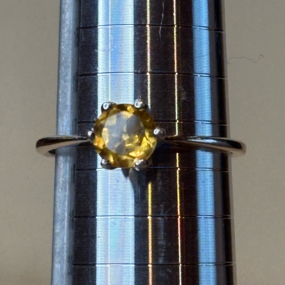 Elegant Yellow Gemstone Ring. Marked 925 RJ. Size 8 Pre-owned excellent conditio - Picture 3 of 10